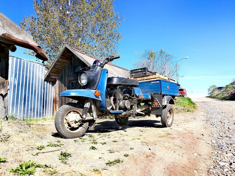 Трехколесный грузовой мотороллер 