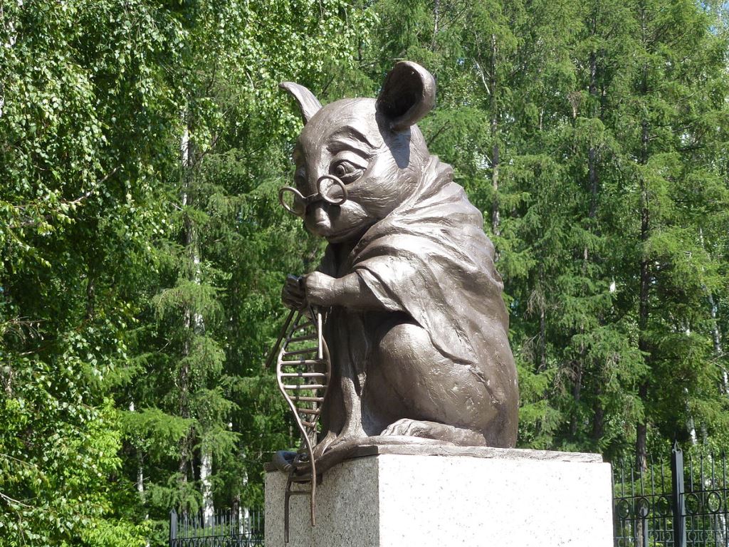 1200px-Monument_to_lab_mouse-1.jpg