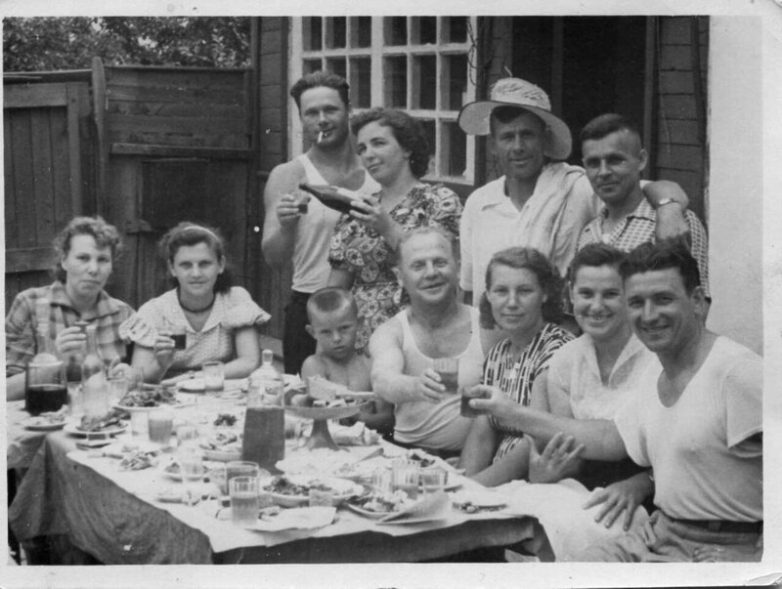 Душевные фотографии советских застолий Душевные фотографии советских застолий