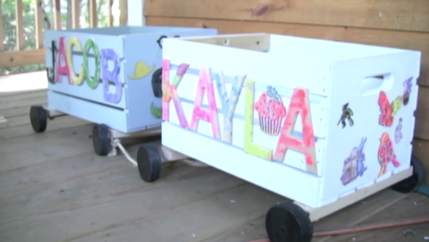 Дед построил своим внукам потрясающий трехэтажный домик на дереве Дед построил своим внукам потрясающий трехэтажный домик на дереве