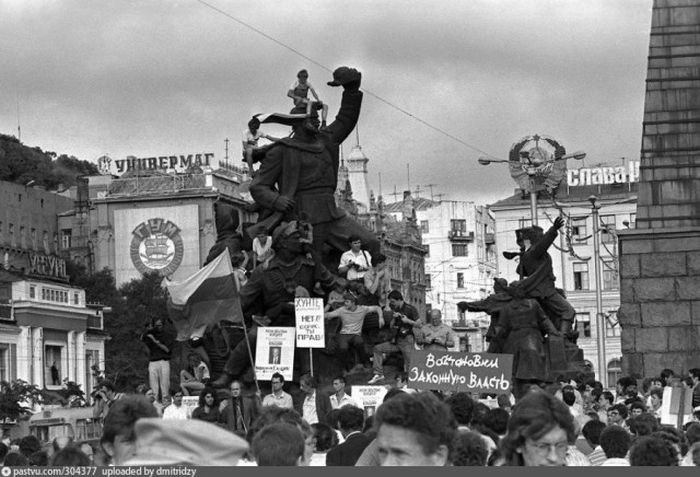 Август 91-го. Против ГКЧП в те дни митинговали во всех крупных городах. история, факты, фото