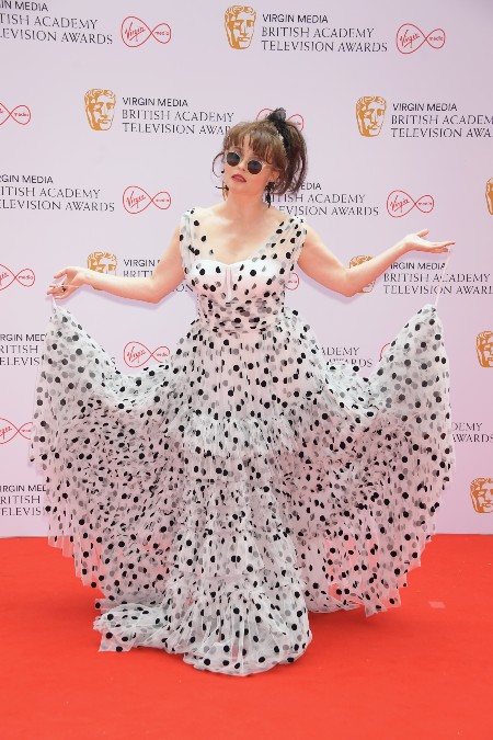 Хелена Бонэм Картер, Джоди Комер, Эйми Лу Вуд и другие на премии BAFTA-2021 сериале, Лучший, уничтожить, актриса, тебяЛучший, проект, Михаэла, актер, премию, маски, второго, комедийном, Михаэлы, победителей, церемонии, Нормальные, сериал, сценарист, апреля, номинации
