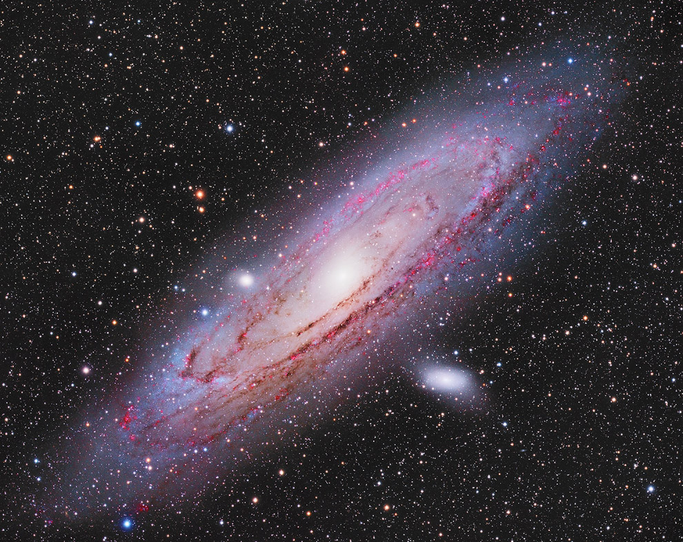 Андромеда. Спиральная крупнейшая галактика Местной группы