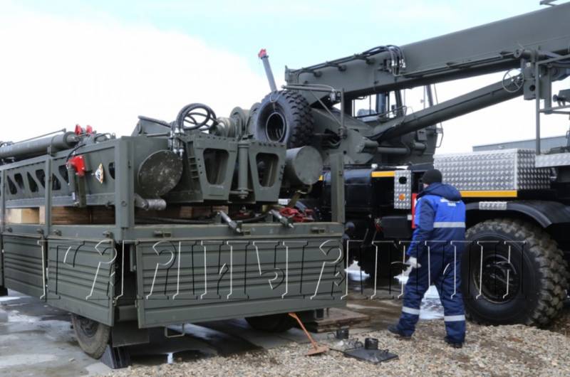 Две гусеницы и шесть колес: землеройная машина из Галича Две гусеницы и шесть колес: землеройная машина из Галича оружие