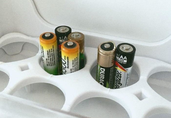 При низких температурах батарейки быстрее портятся и на них появляется коррозия / Фото: hi-tech.mail.ru