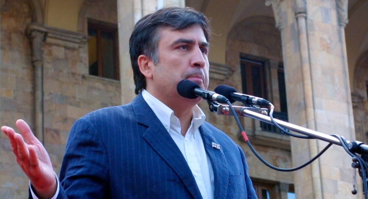 Саакашвили пожаловался международному сообществу на отсутствие слушаний по его делам Саакашвили пожаловался международному сообществу на отсутствие слушаний по его делам Политика