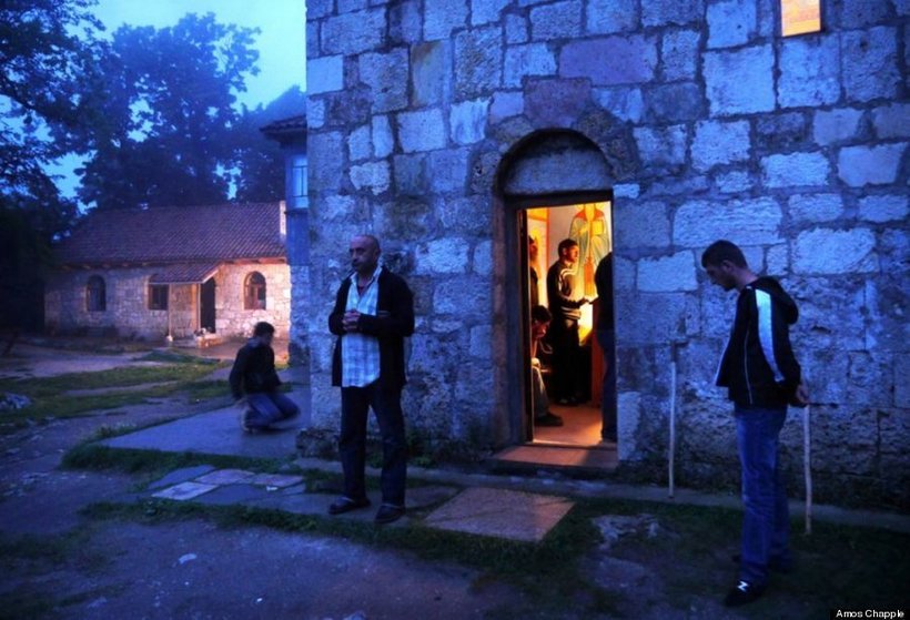 Как живется грузинскому монаху на вершине скалы, где он провел уже 26 лет Путешествия,фото