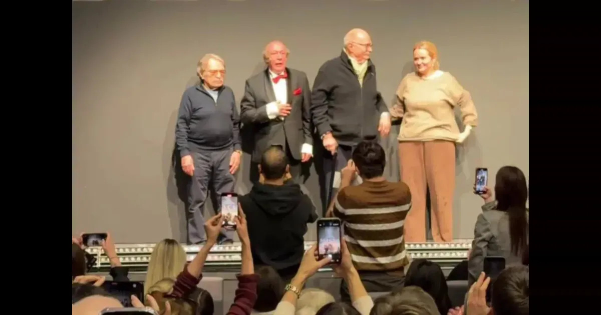 Михаила Ефремова встретили овациями на предпремьерном показе его первого спектакля после освобождения из колонии