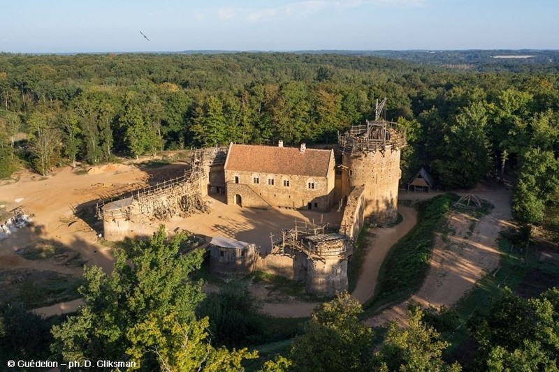 Геделон — средневековый замок во Франции, который строят сейчас 