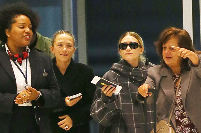 Сестры Мэри-Кейт и Эшли Олсен замечены в аэропорту Нью-Йорка