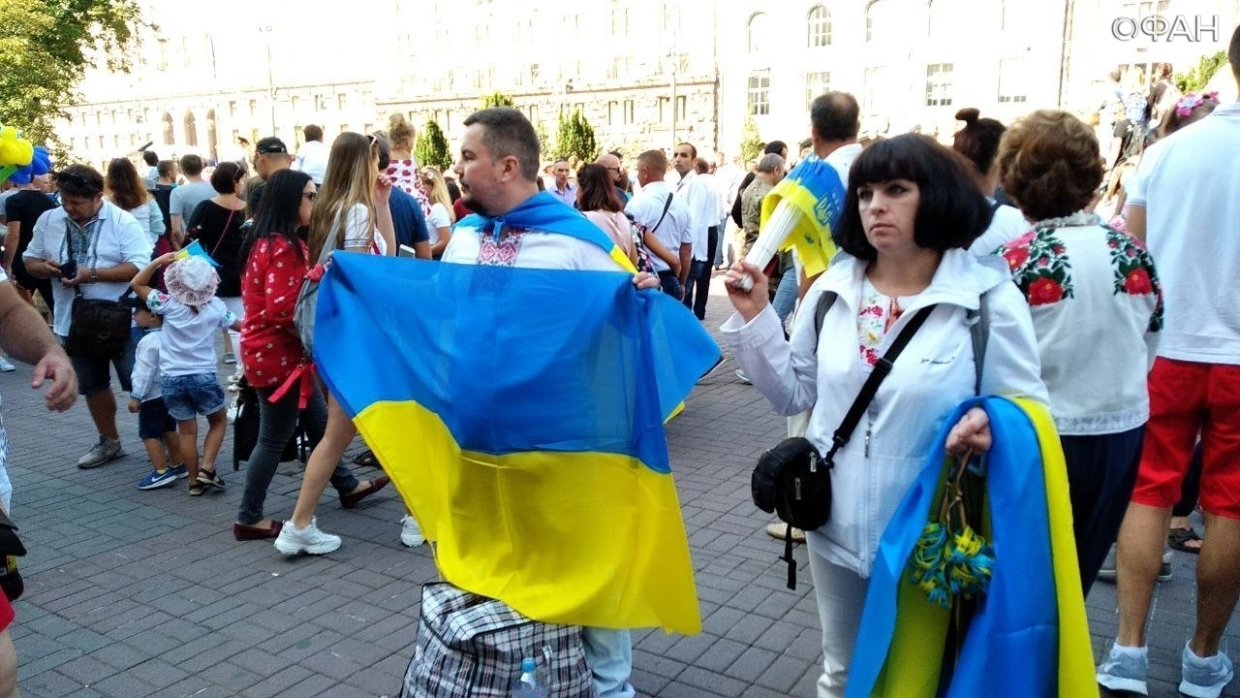 Киевский политик призвал Зеленского заняться делом, а не обсуждать парады