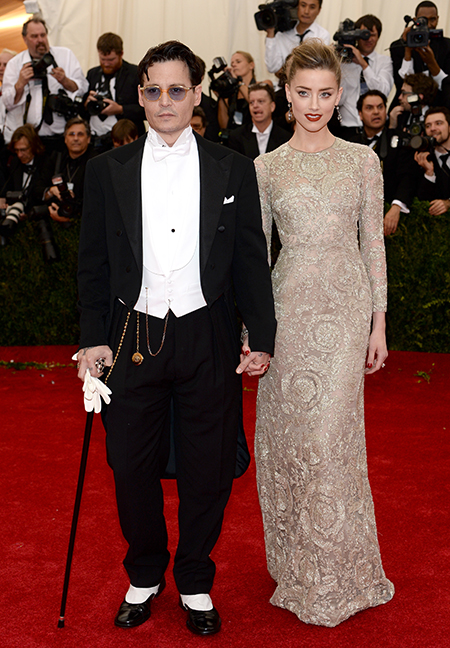 Джонни Депп дал показания в суде против Эмбер Херд: "Она пришла в мою жизнь, чтобы забрать у меня все" Звезды,Звездные пары