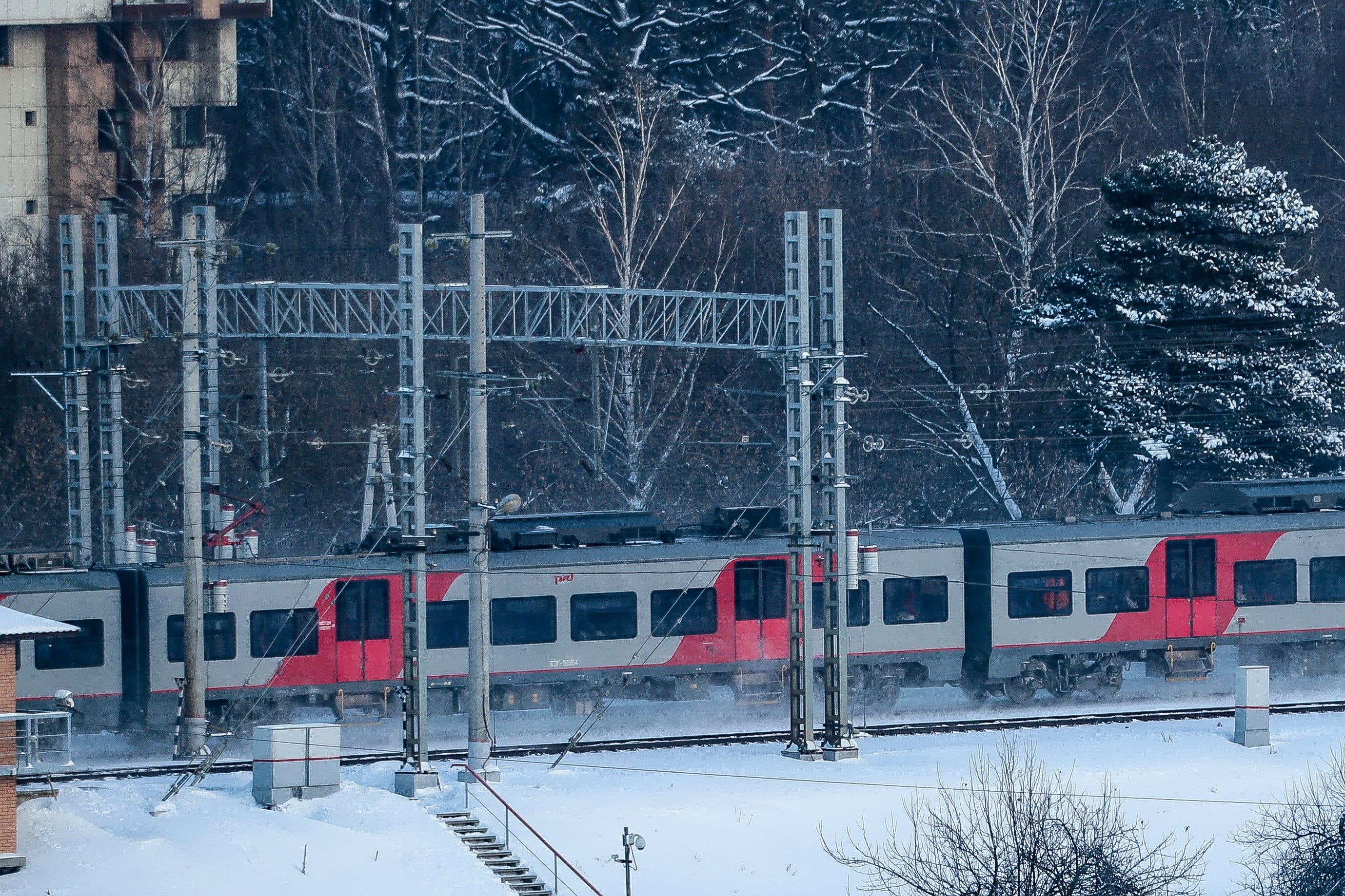 Электричка львовская подольск. Хогвартс экспресс Новосибирск Бердск. Поезд Хогвартс Новосибирск. Поезд в Бутово фильм. Никто Железнодорожный.