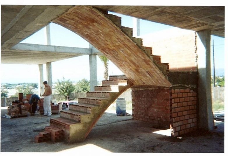 Вы мне, конечно же, не поверите, но это всё - обычные кирпичи Вы мне, конечно же, не поверите, но это всё - обычные кирпичи