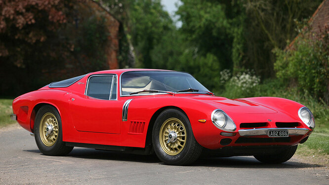 Bizzarrini. Компания была основана в 1964 году бывшим инженером Alfa Romeo, Ferrari и ISO Джотто Биззаррини и до ликвидации в 1969-м успела выпустить ряд интересных гоночных и спортивных моделей. На снимке – Bizzarrini 5300 GT Strada 1966 года.