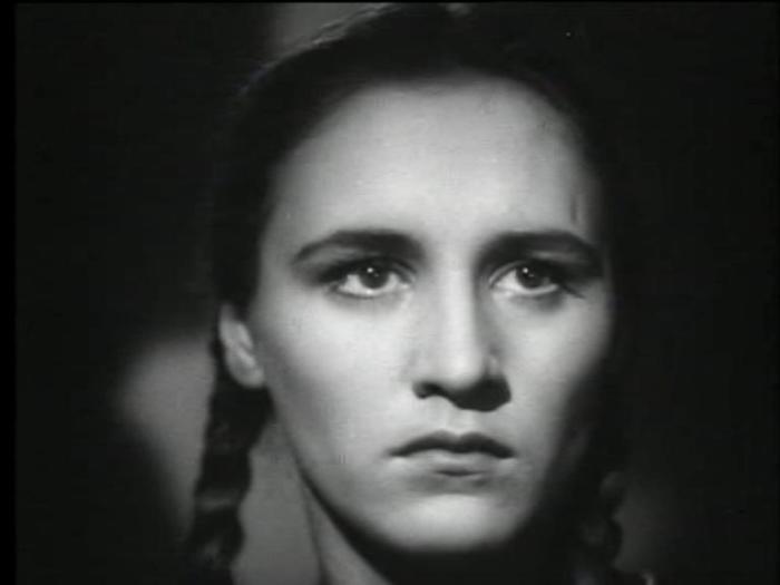 Нонна Мордюкова в фильме "Молодая гвардия". / Фото: www.kino-teatr.ru