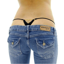 Из-под джинсов не должно ничего торчать!