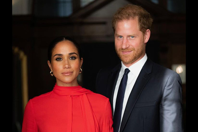 В сети появились новые фото принца Гарри и Меган Маркл — после того, как королевская семья опубликовала новый портрет без них