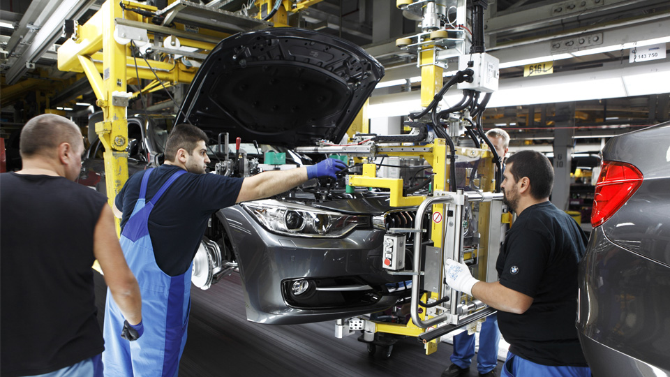 Пьяные рабочие принесли BMW убыток в миллион евро