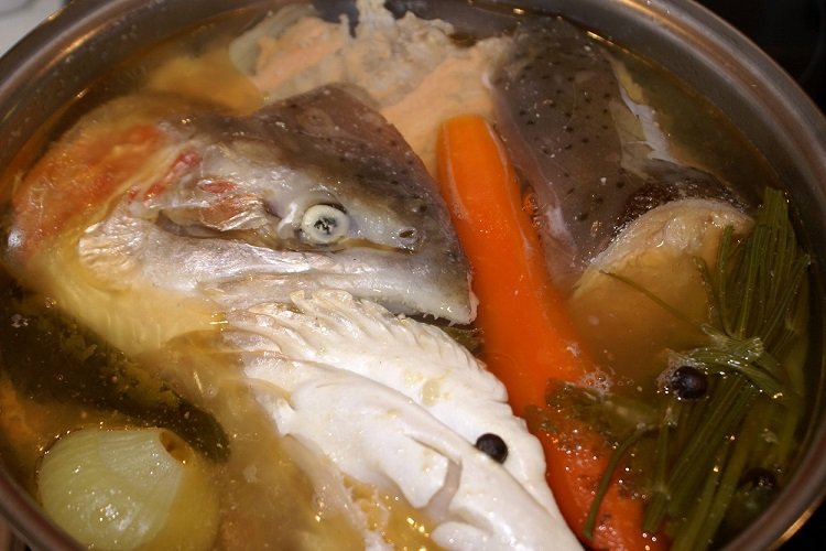 15 отличных рецептов ухи из красной рыбы красной, минут, морковь, добавь, Через, картофеля, кастрюлю, специи, черного, луковица, перца, понадобится 3, горошин, лавровых, листа, нарезанную, вылови, мелко, нарезанные, очищенный