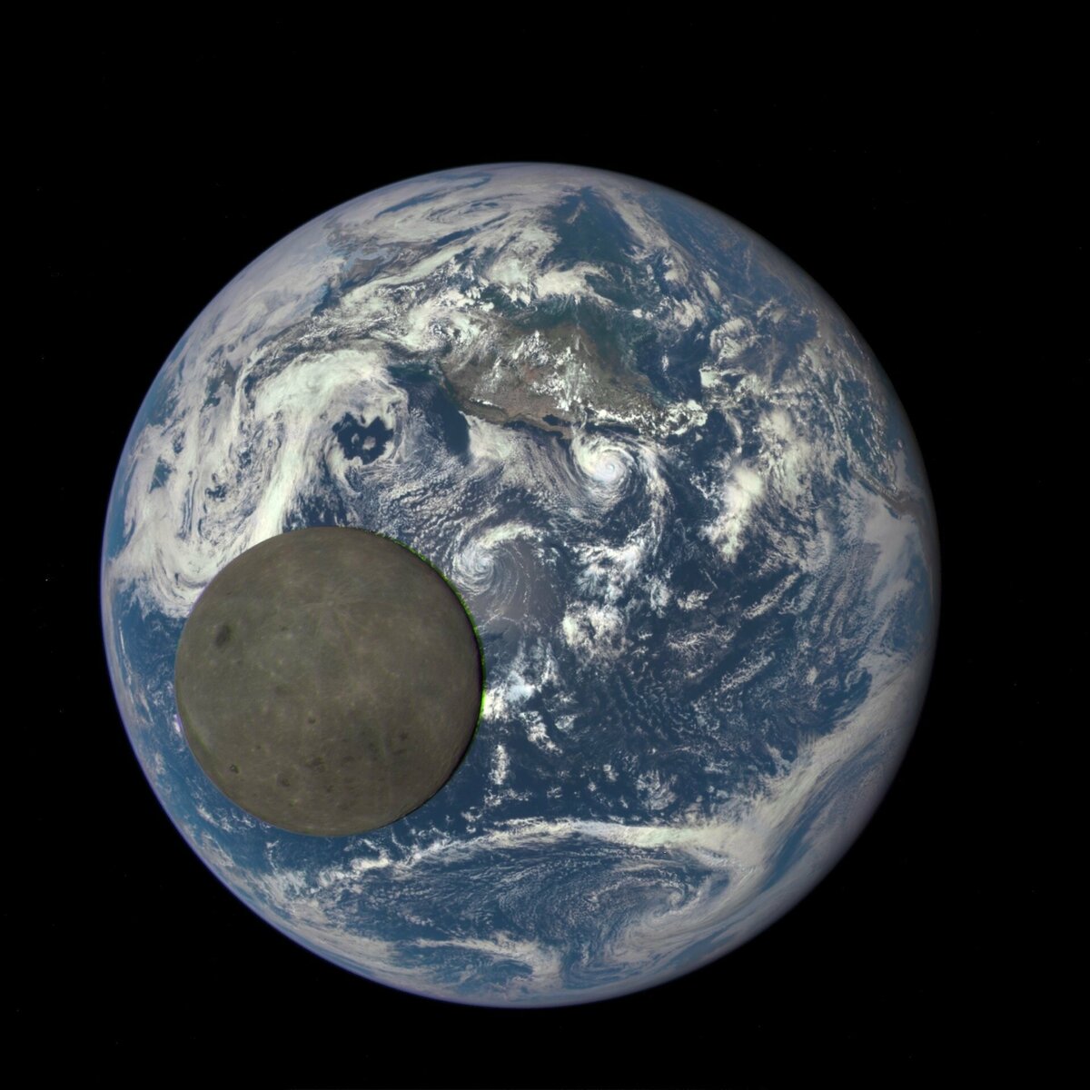 Транзит Луны по диску Земли. NASA/Deep Space Climate Observatory (DSCOVR)