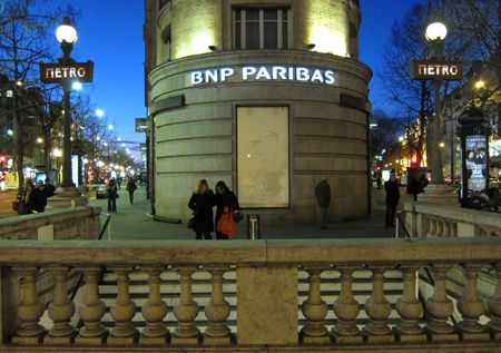 The Paris headquarters of the BNP Paribas bank is seen near the entrance to the Richelieu-Drouot Metro station in Paris, January 28, 2012. A group of BNP Parisbas bondholders has slammed an offer by the French bank to buy back 3 billion euros ($3.95 billion) of hybrid debt, saying the offer was too low and an attempt to bully investors to quickly accept. REUTERS/Mal Langsdon (FRANCE - Tags: BUSINESS CITYSPACE)