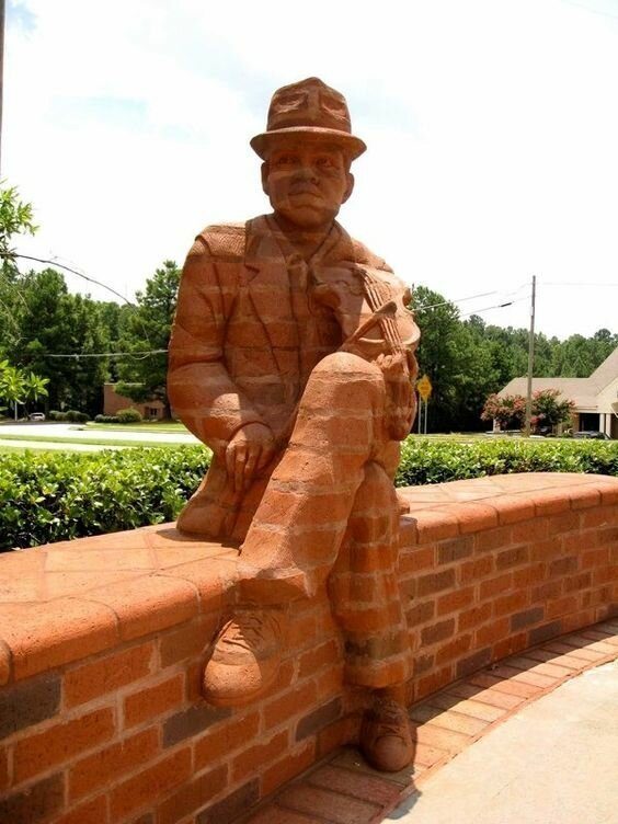 Вы мне, конечно же, не поверите, но это всё - обычные кирпичи Вы мне, конечно же, не поверите, но это всё - обычные кирпичи