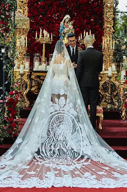 Кортни Кардашьян опубликовала первые фотографии со свадебного торжества в Италии Звездные пары