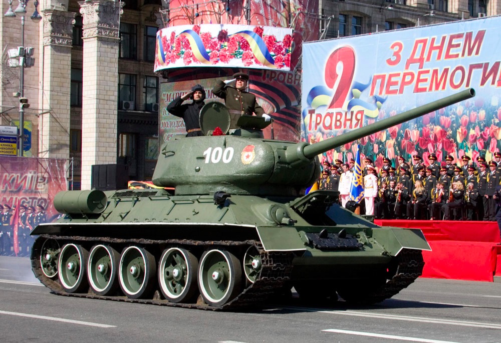 За Донбассом, который стал насмерть против киевской хунты, в Россию вернётся большая часть Украины....