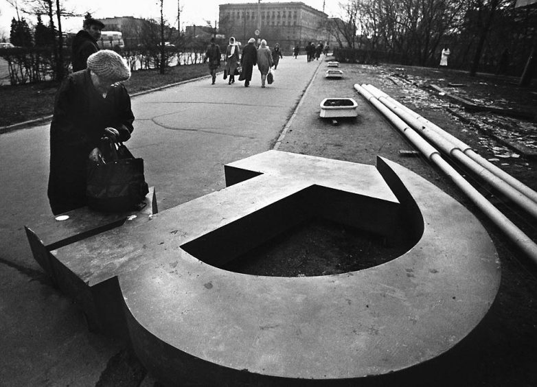 Яркие кадры последних месяцев СССР