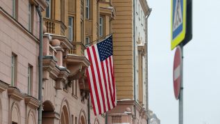 Гражданам США рекомендовали не ездить в РФ по нескольким причинам