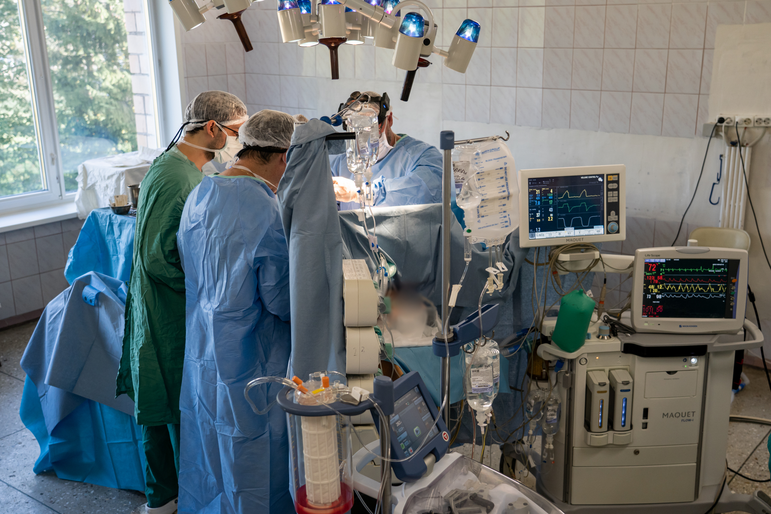 Тверские кардиохирурги провели сложнейшую операцию на открытом сердце