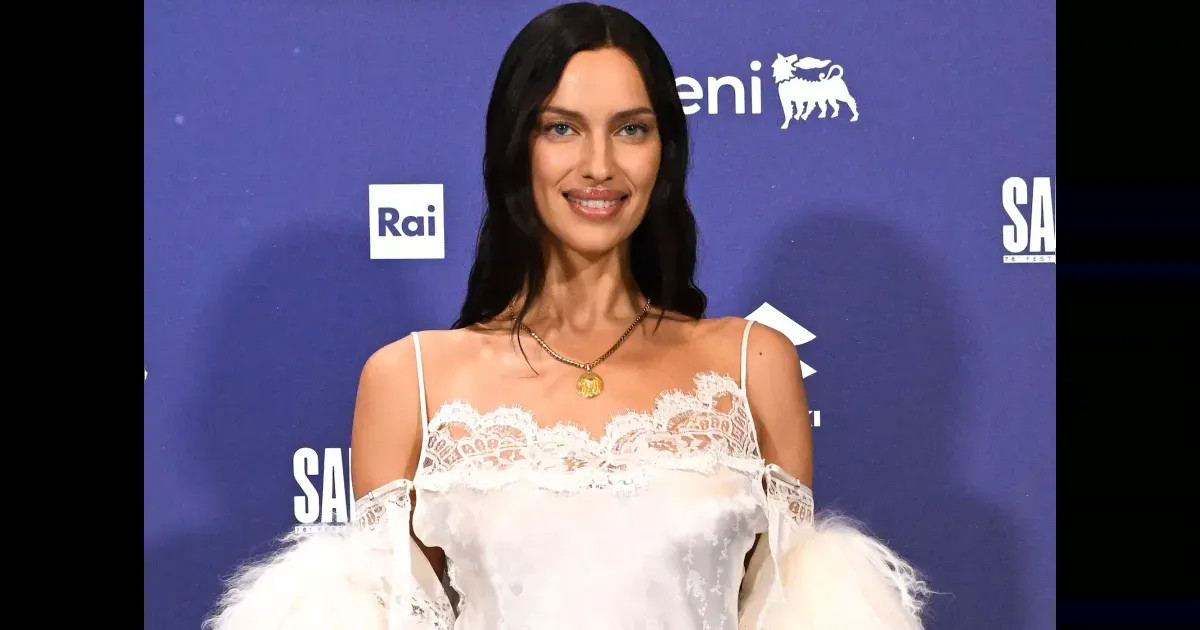 Ирина Шейк в кружевной комбинации и мехах посетила фестиваль в Сан-Ремо Ирина Шейк в кружевной комбинации и мехах посетила фестиваль в Сан-Ремо Брэдли Купер,ирина джиджи хадид,Ирина Шейк,карло конти