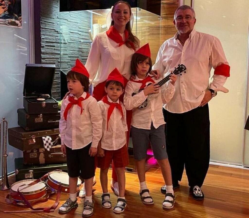 Молодая жена - не только радость, но и проблема. Полина Диброва