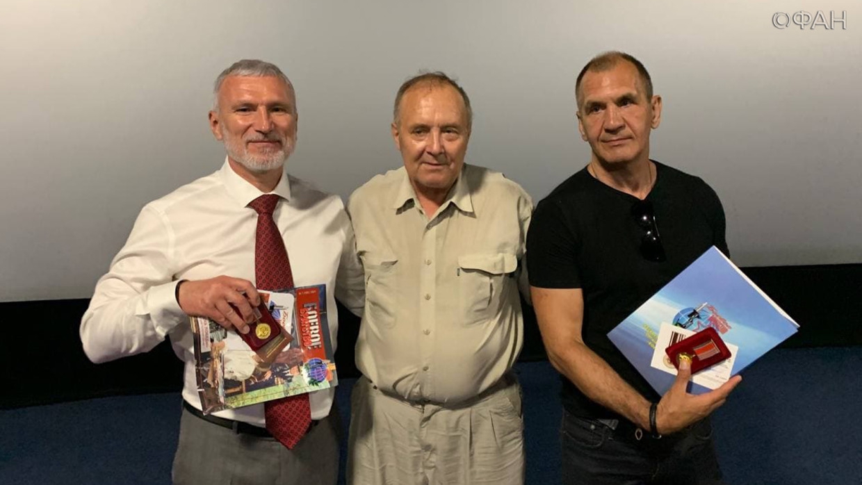 Максим Шугалей и Алексей Журавлев получили памятные медали от калужских ветеранов Максим Шугалей и Алексей Журавлев получили памятные медали от калужских ветеранов Общество