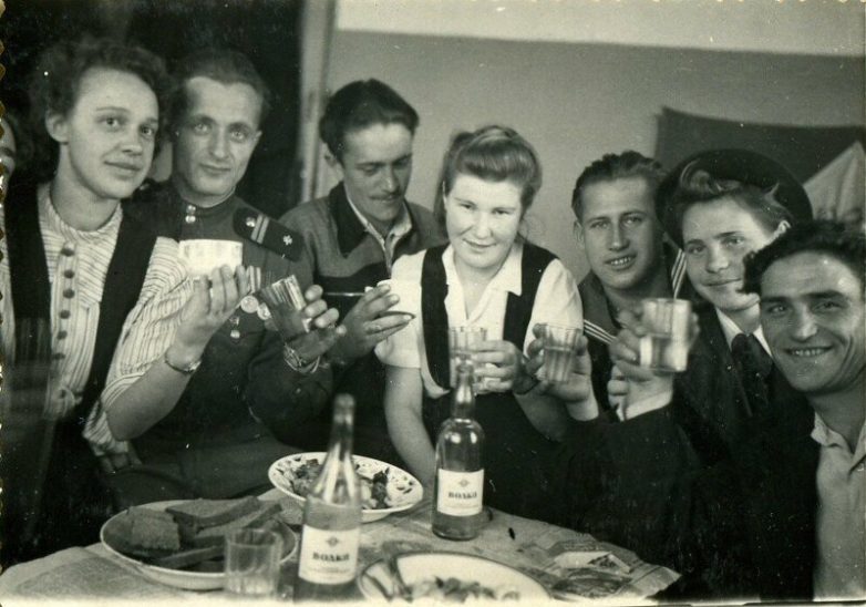 Душевные фотографии советских застолий Душевные фотографии советских застолий