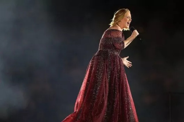 Сиртфуд-диета и пилатес: как Адель похудела на 45 килограммов Звездные диеты и фитнес