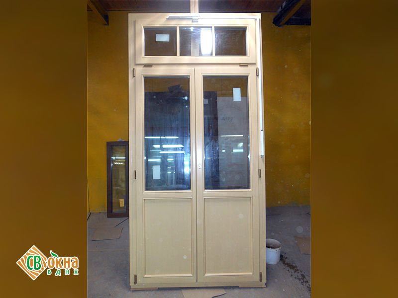 Балконная дверь из лиственницы