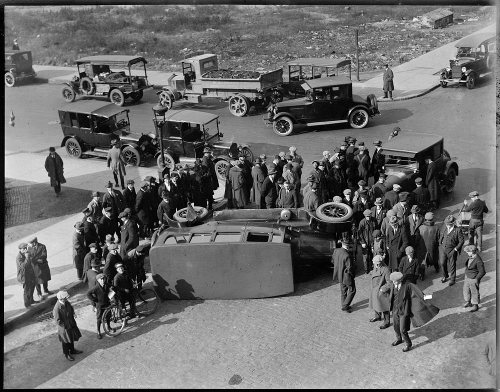 Необычные аварии и впечатляющие ДТП в середине прошлого века Лесли, фотографий, Джонс, почти, поворотах, сотни, сделал, фотосъёмкойОн, занят, постоянно, чтобы, хаоса, достаточно, улицах, Фотограф, крутых, автомобильных, часто, грузоподъёмность, высокой