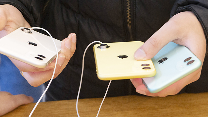 Apple уйдёт из России? К чему приведёт переход на отечественные программы в смартфонах Apple уйдёт из России? К чему приведёт переход на отечественные программы в смартфонах геополитика,россия