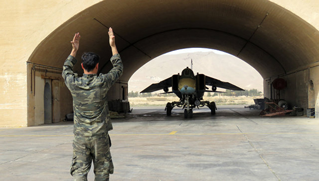 Истребитель ВВС Сирии на военном аэродроме. Архивное фото
