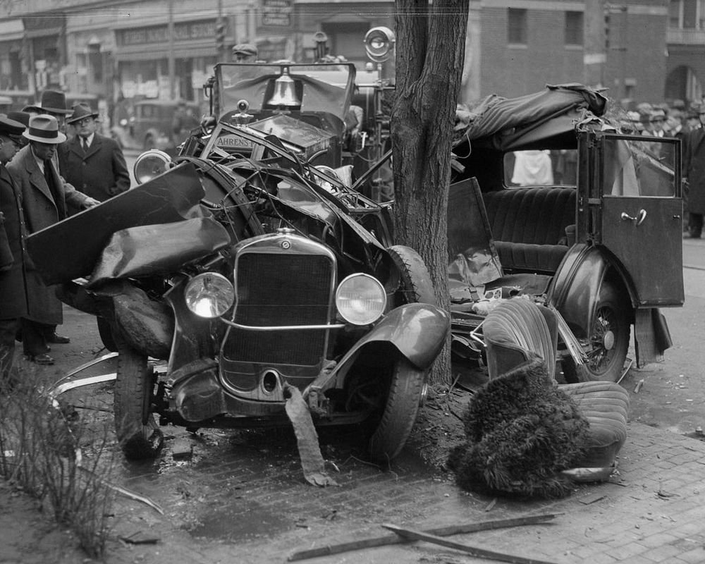 Необычные аварии и впечатляющие ДТП в середине прошлого века Лесли, фотографий, Джонс, почти, поворотах, сотни, сделал, фотосъёмкойОн, занят, постоянно, чтобы, хаоса, достаточно, улицах, Фотограф, крутых, автомобильных, часто, грузоподъёмность, высокой