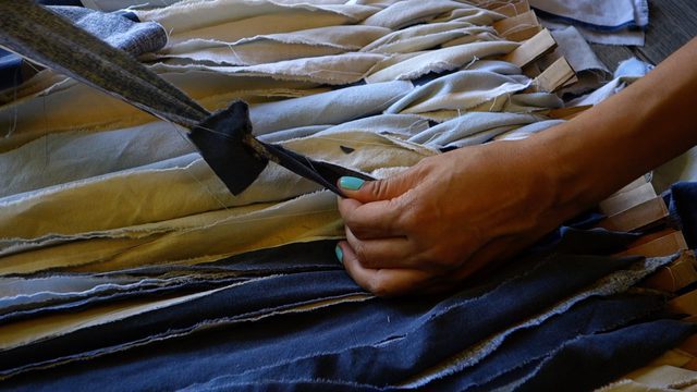 Плетем уютный коврик из остатков ткани своими руками дача