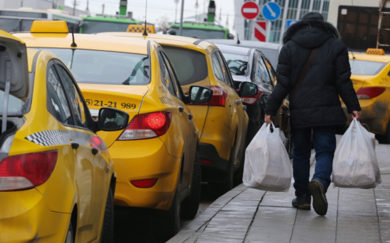 подорожает ли такси. подорожает ли такси. поездка в такси. опытный таксист. подорожает ли такси.