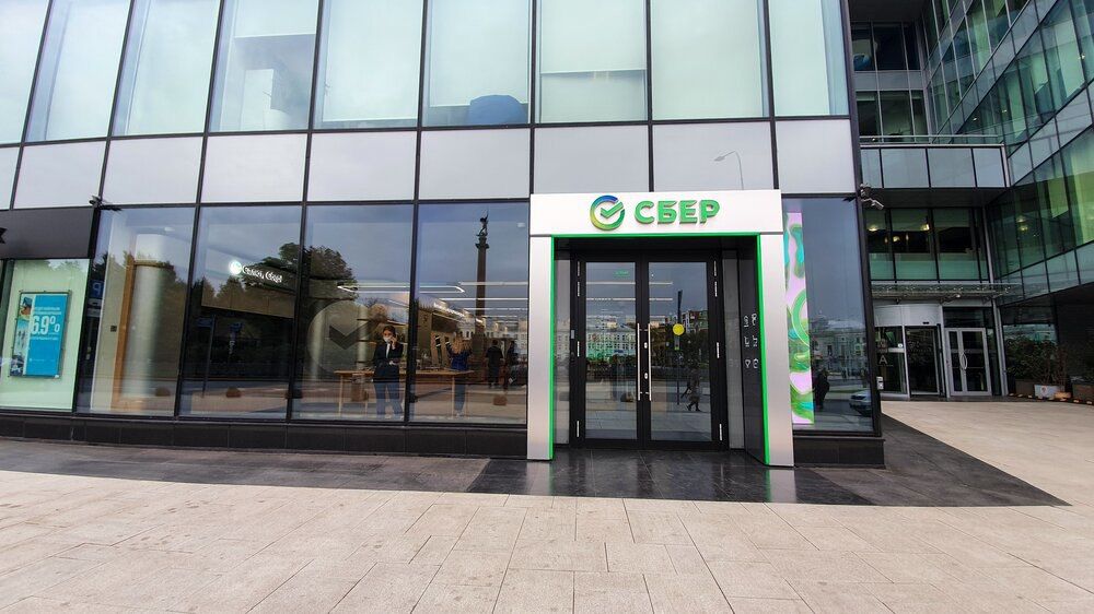 Греф: снижение ставок по ипотеке в России продолжится при отсутствии роста инфляции