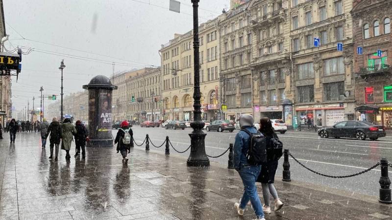 Ржавые авто и испорченная обувь: Петербург готовится «засолить» горожан грядущей зимой