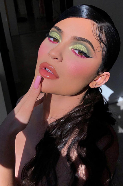 Кайли Дженнер выпустит мейкап-коллекцию совместно с Balmain Кайли Дженнер выпустит мейкап-коллекцию совместно с Balmain Новости красоты