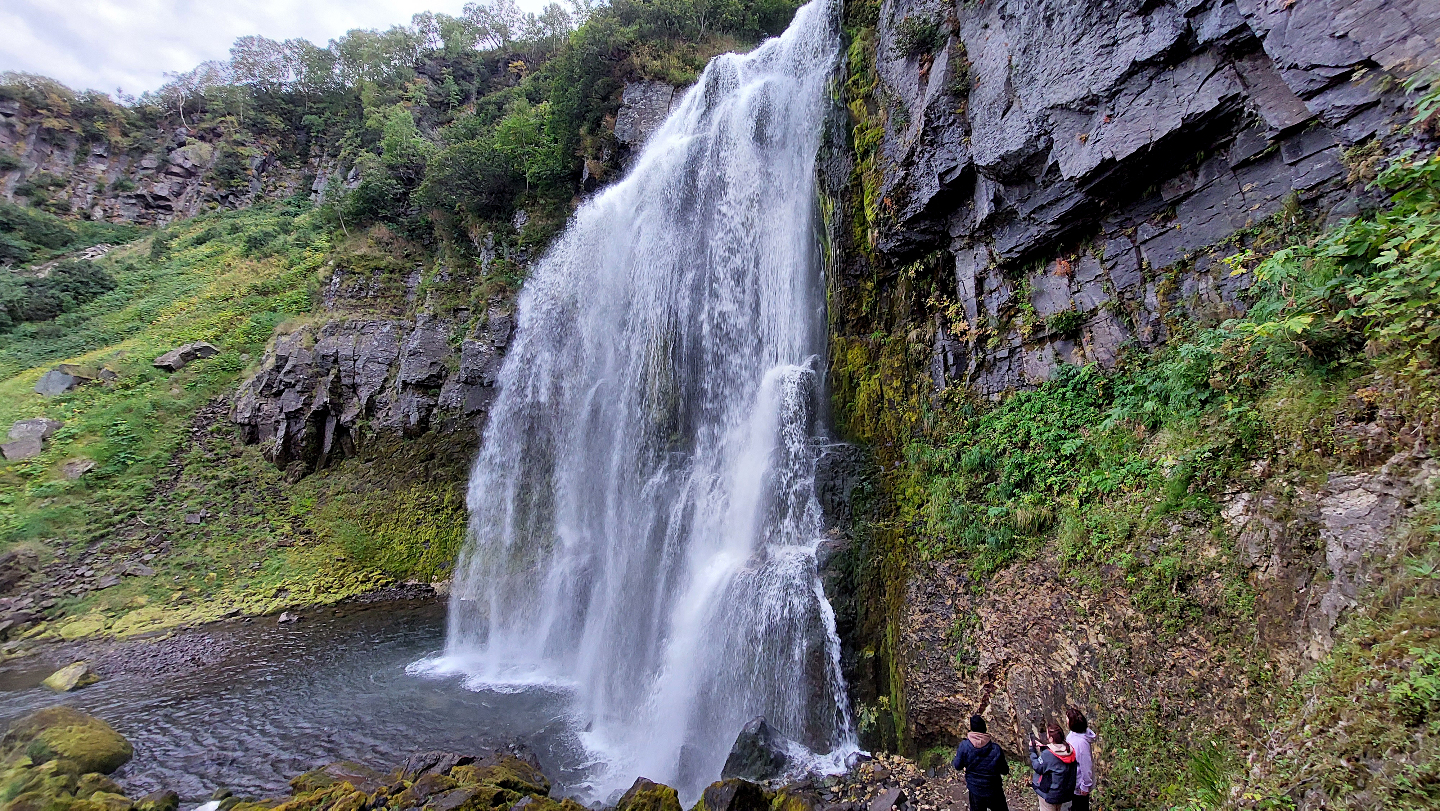 Камчатка водопад Спокойный / фото Natalya Dolidenok
