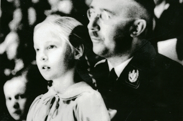 Генрих Гиммлер с дочерью Гудрун.