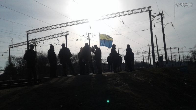 Националисты проверяют даже поезда